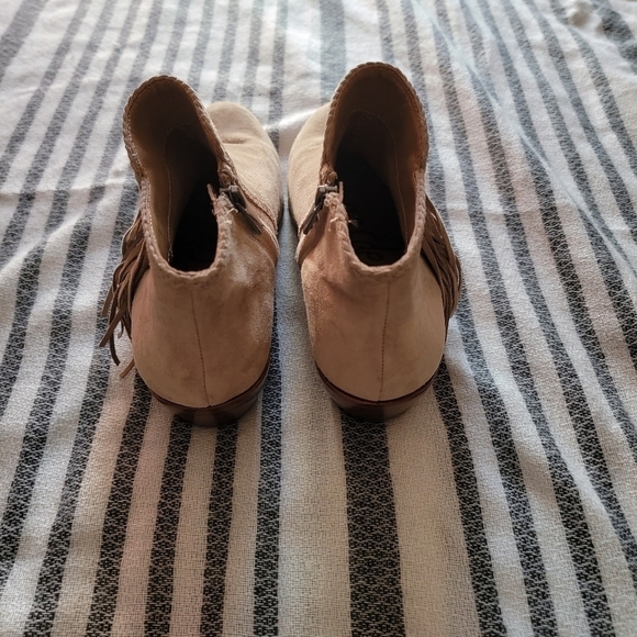 Sam Edelman tan booties with fringe on the side - Picture 4 of 6
